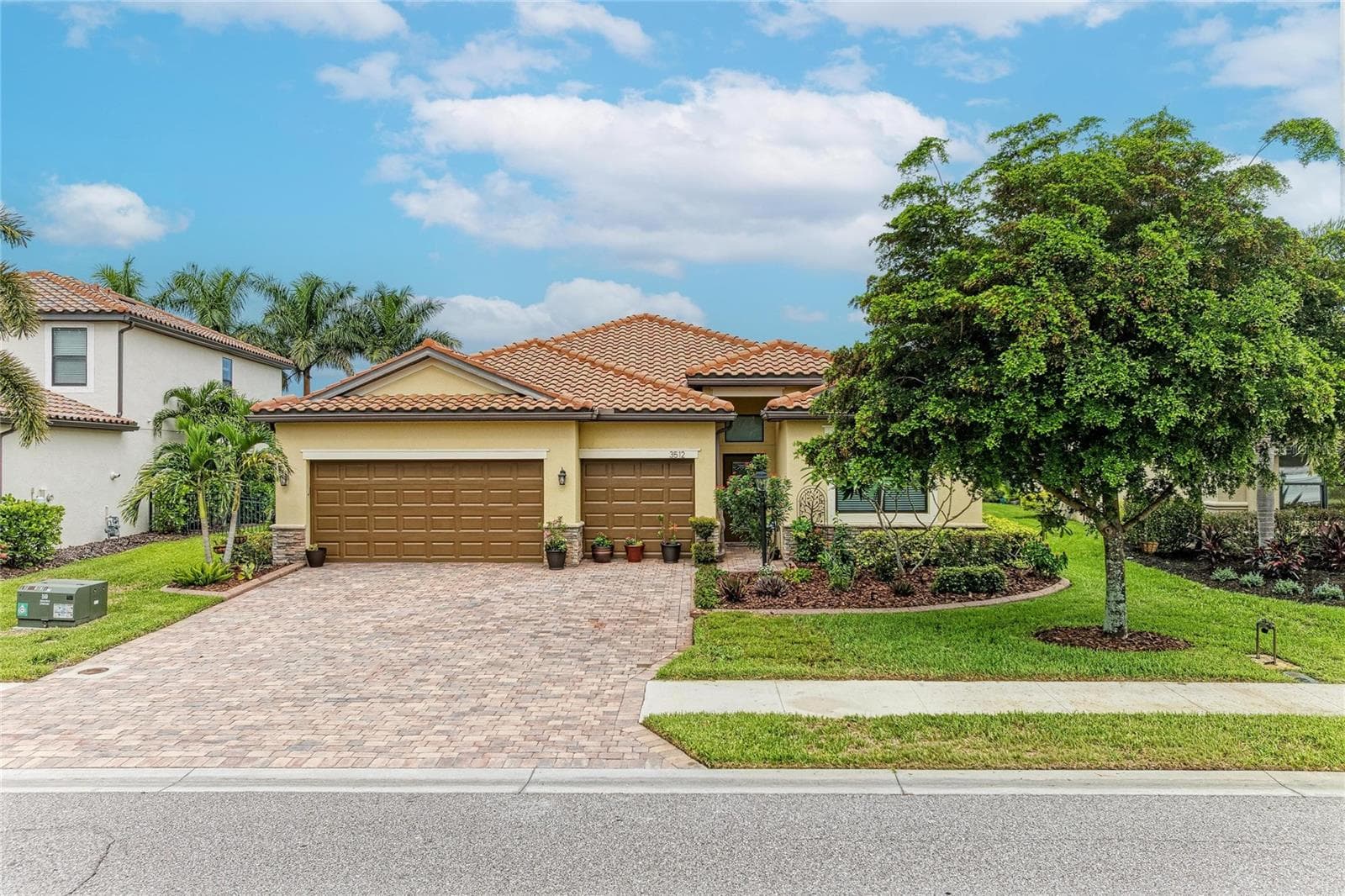 3512 SAVANNA PALMS COURT