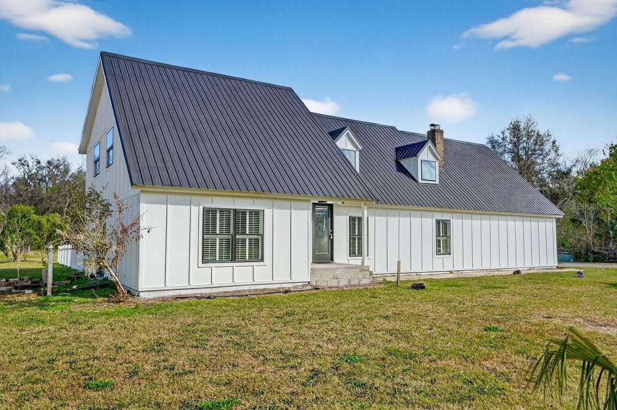 425 COUNTRY CIRCLE DRIVE