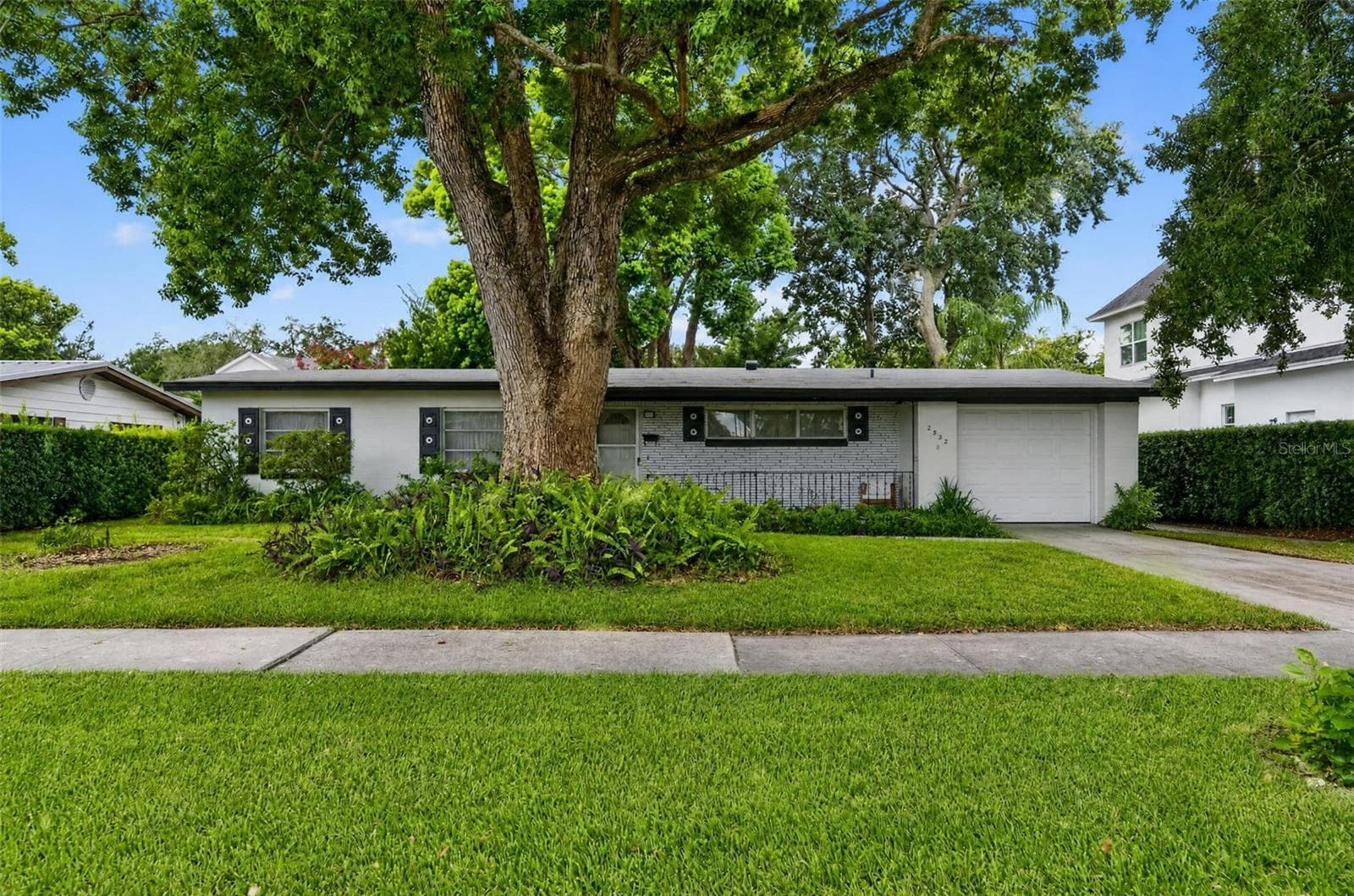 2552 BROOKSHIRE AVENUE