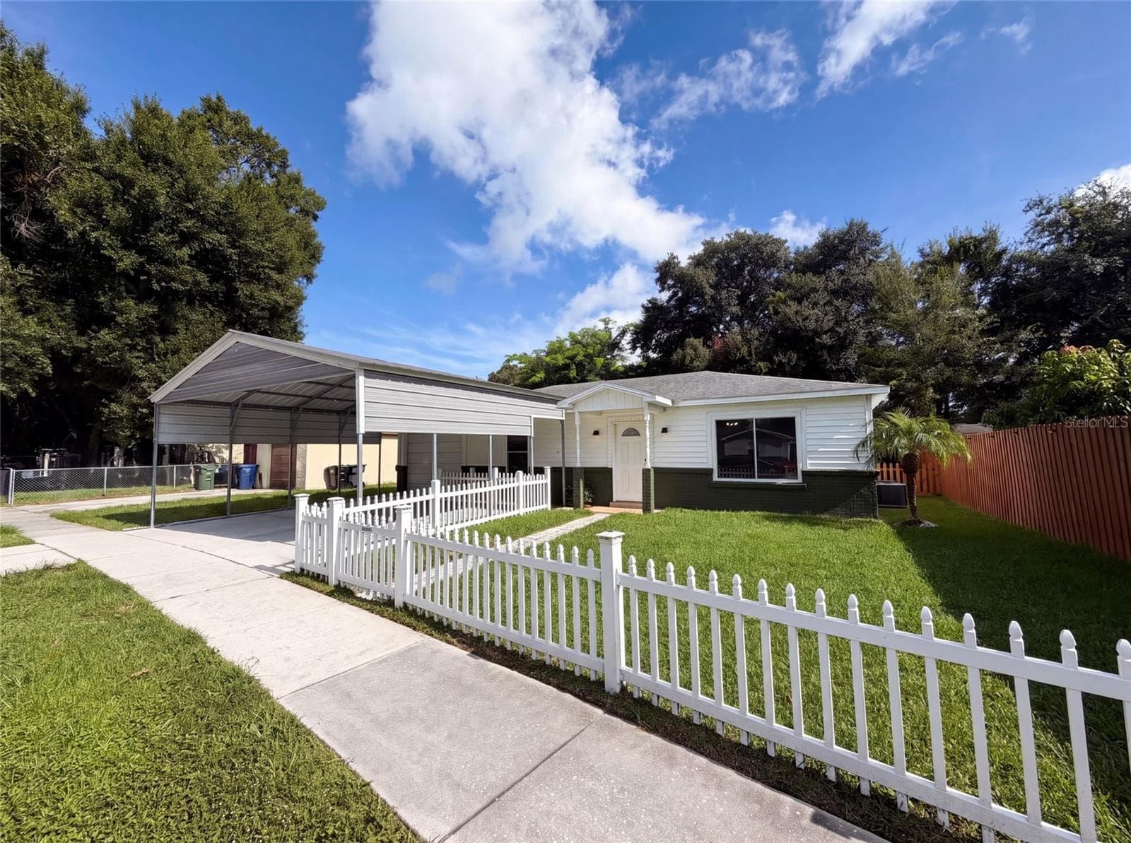 7233 THOMAS JEFFERSON CIRCLE