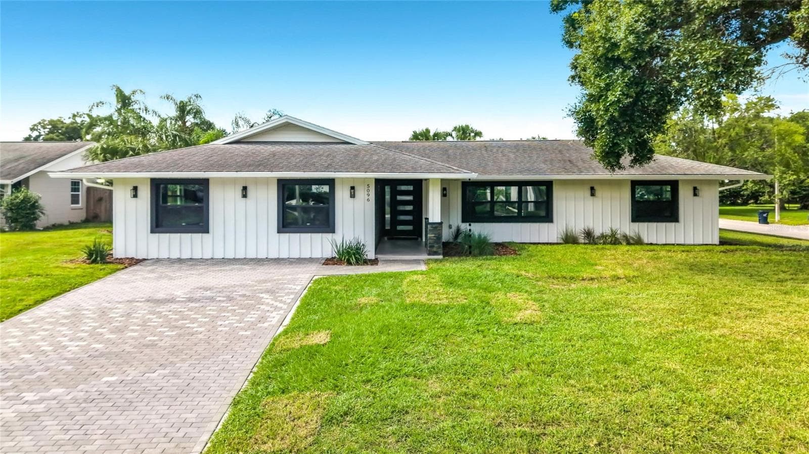 5096 THE OAKS CIRCLE