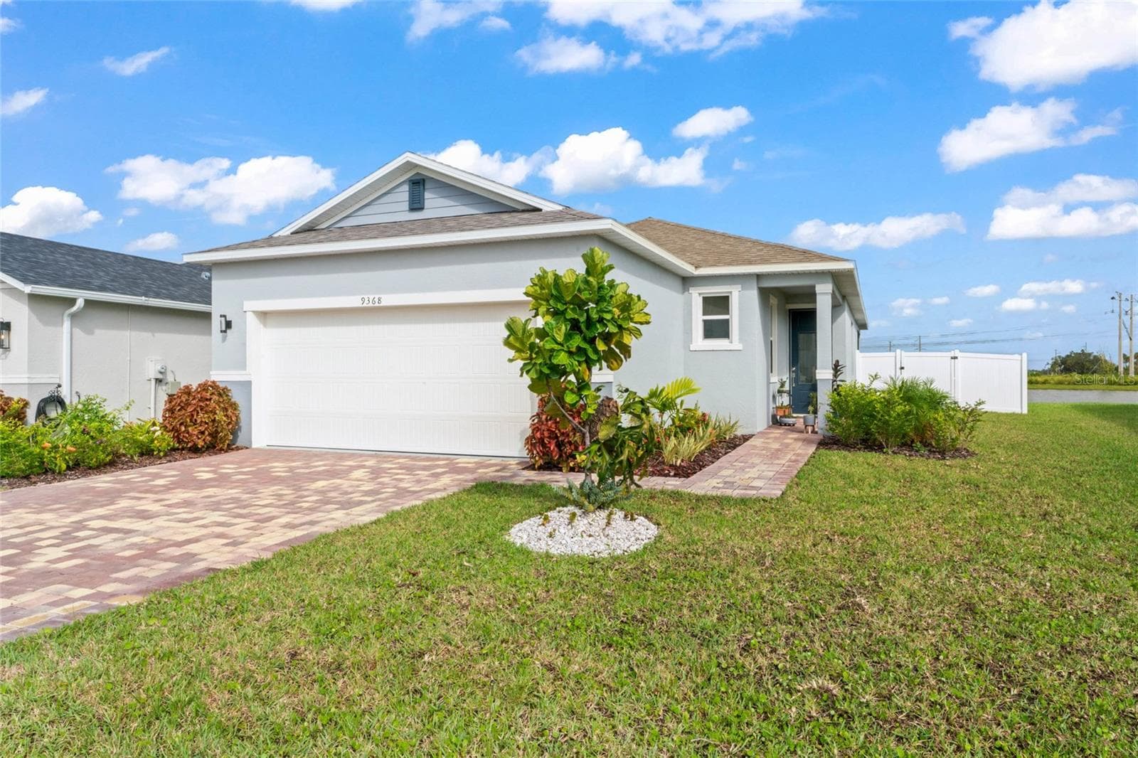 9368 SANDY BLUFFS CIRCLE