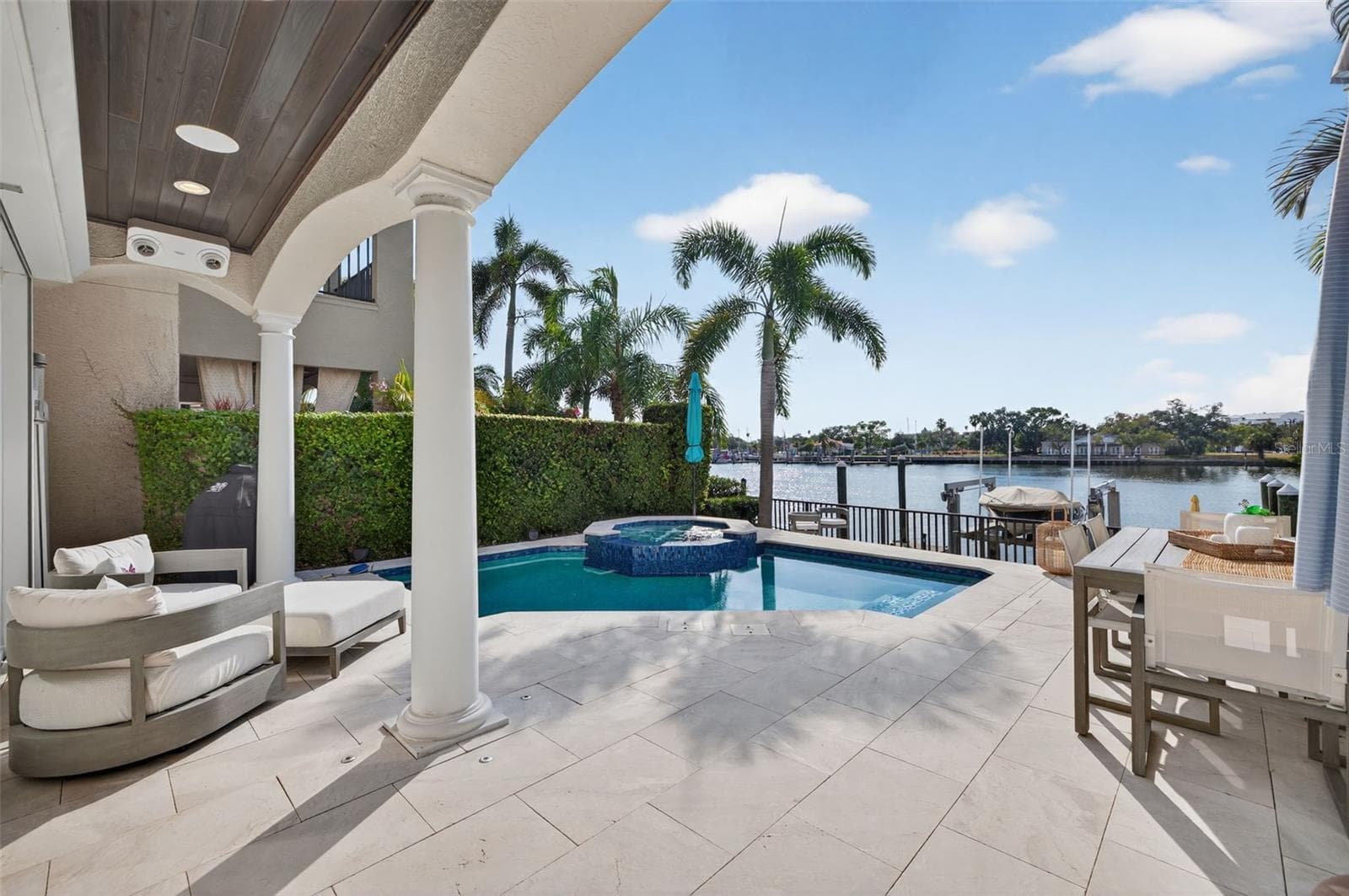 1009 ROYAL PASS ROAD