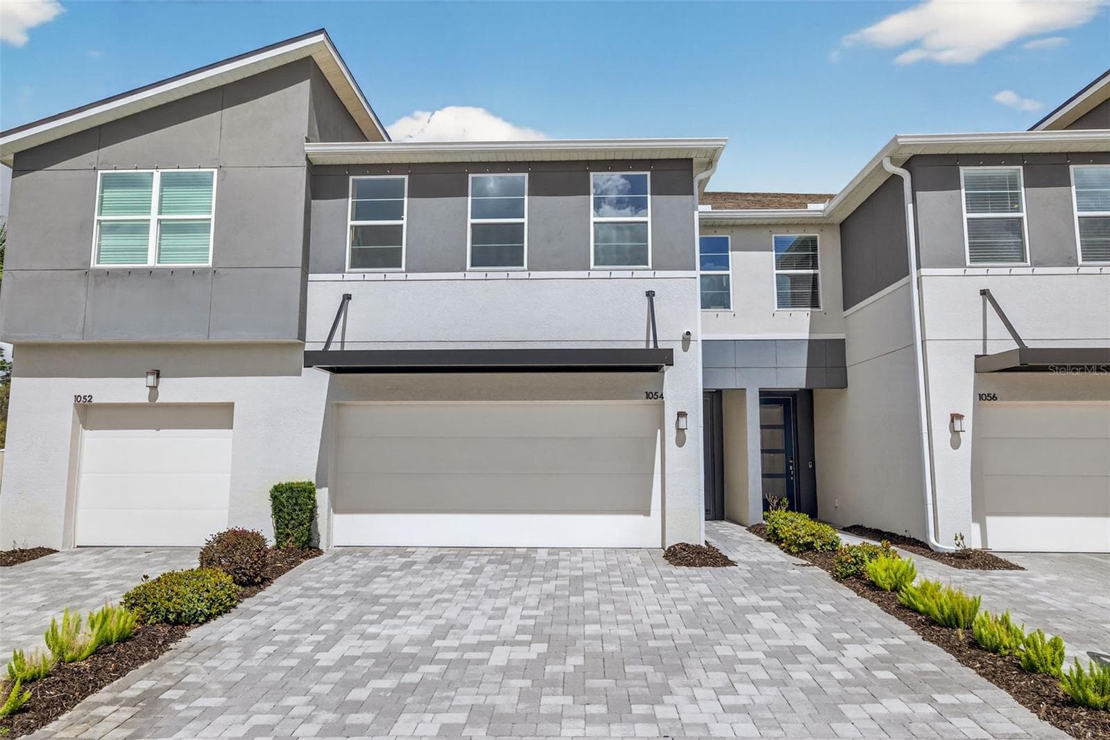 1054 GOLDEN WILLOW COURT