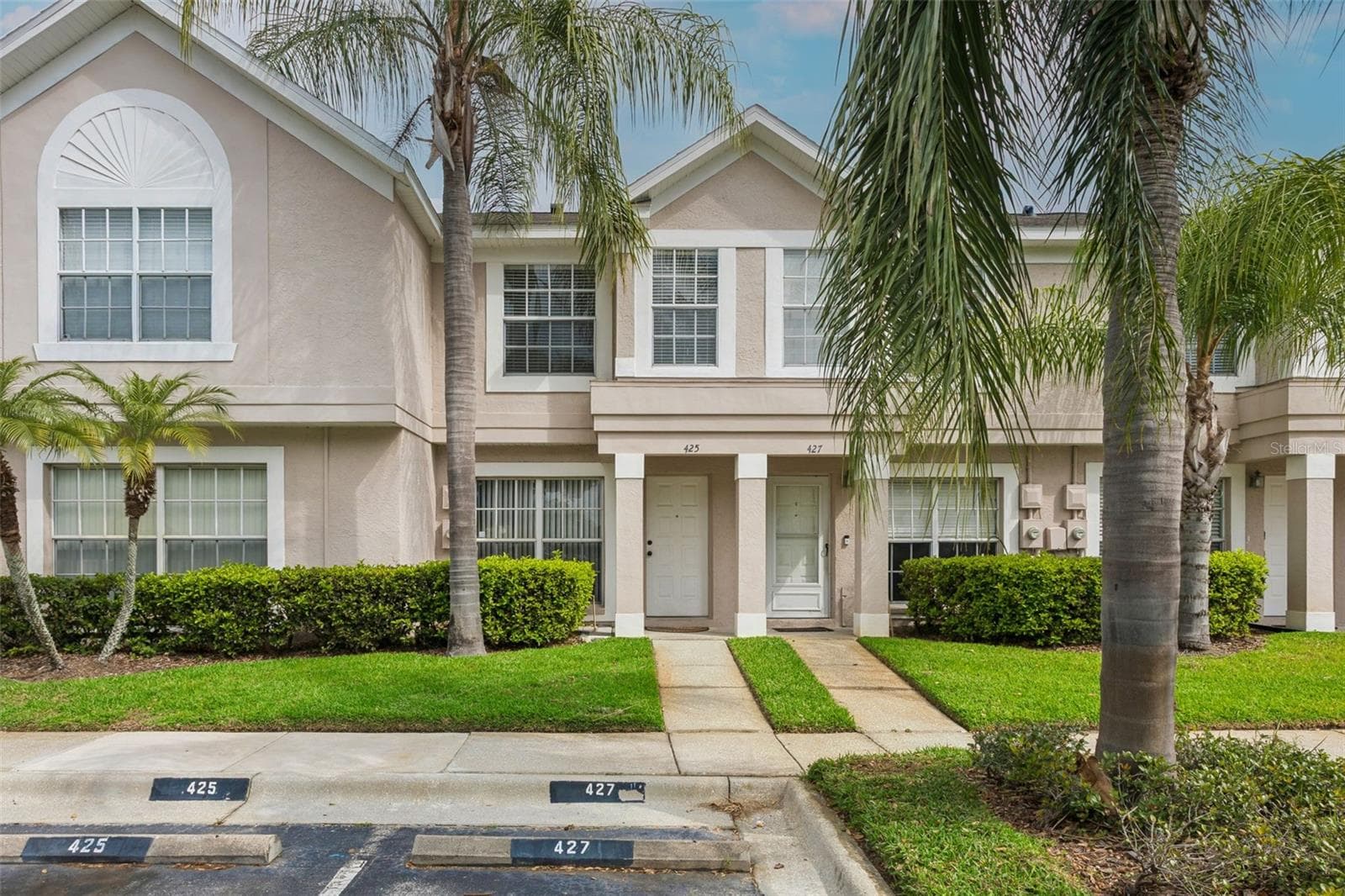 425 KENSINGTON LAKE CIRCLE