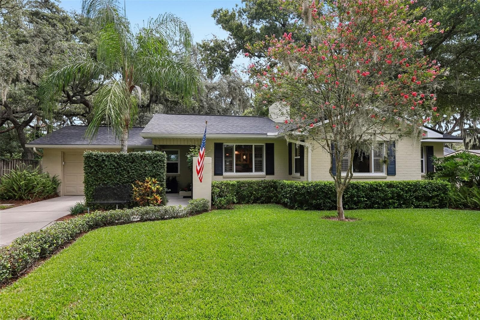 204 BURLINGAME AVENUE