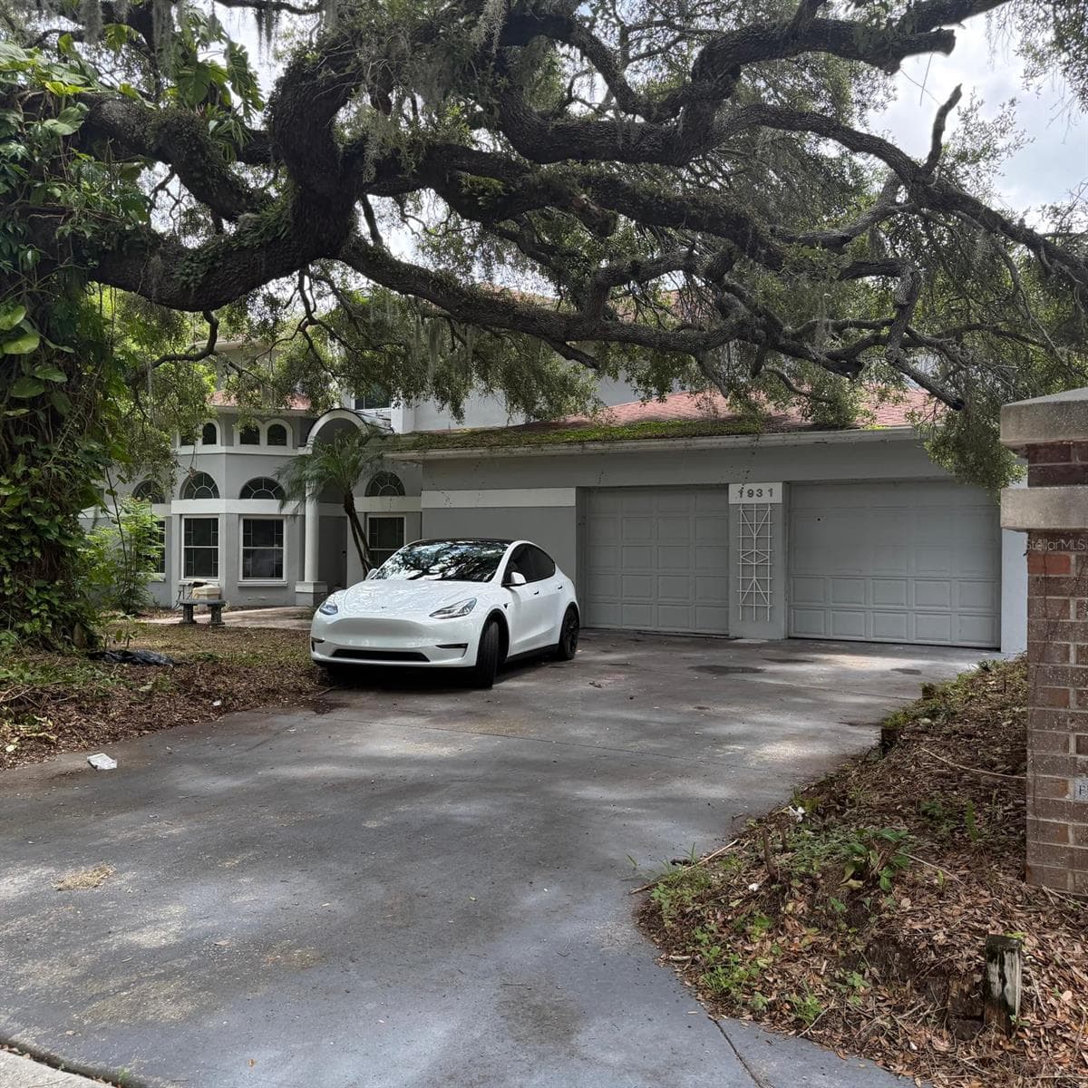1931 OAK RIDGE COURT