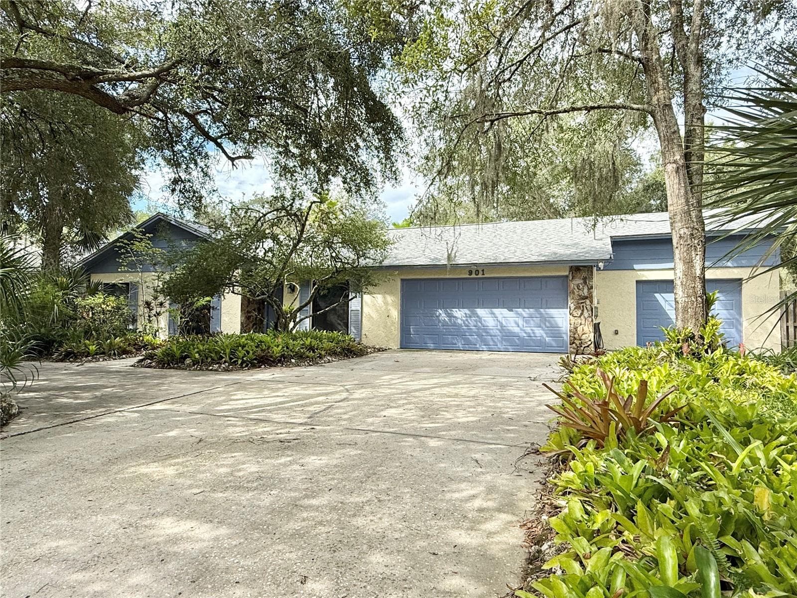 901 RIVER DRIVE