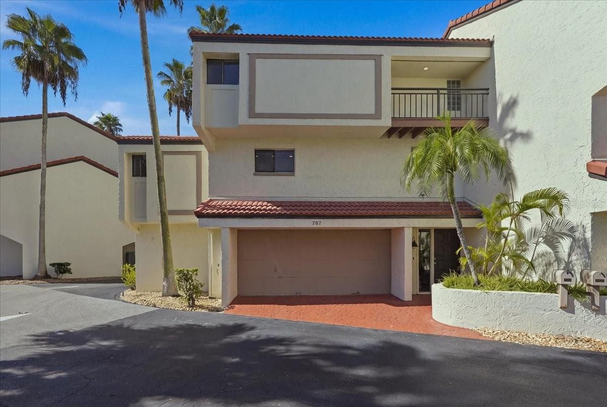240 WINDWARD PASSAGE
