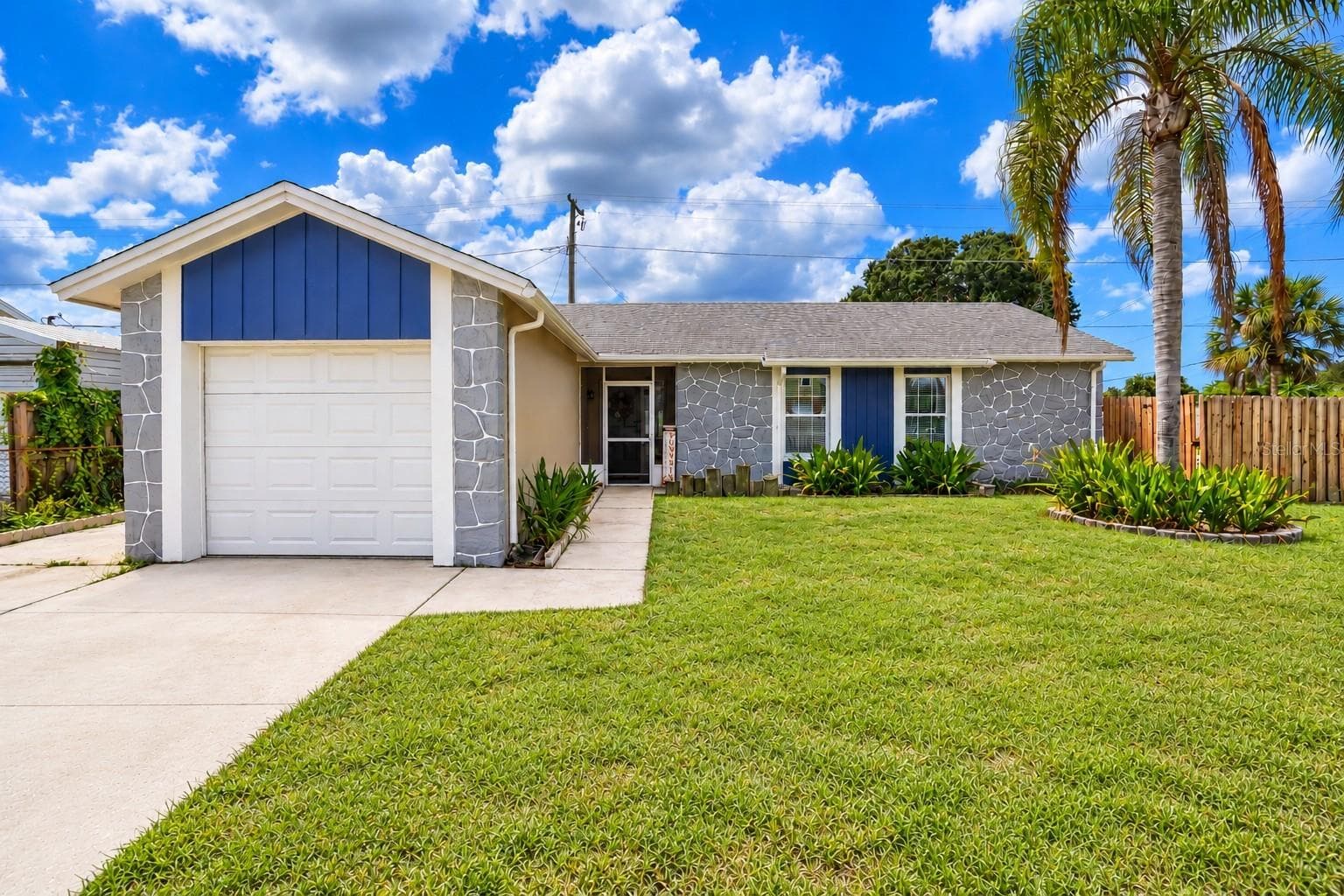 208 FLAMINGO DR