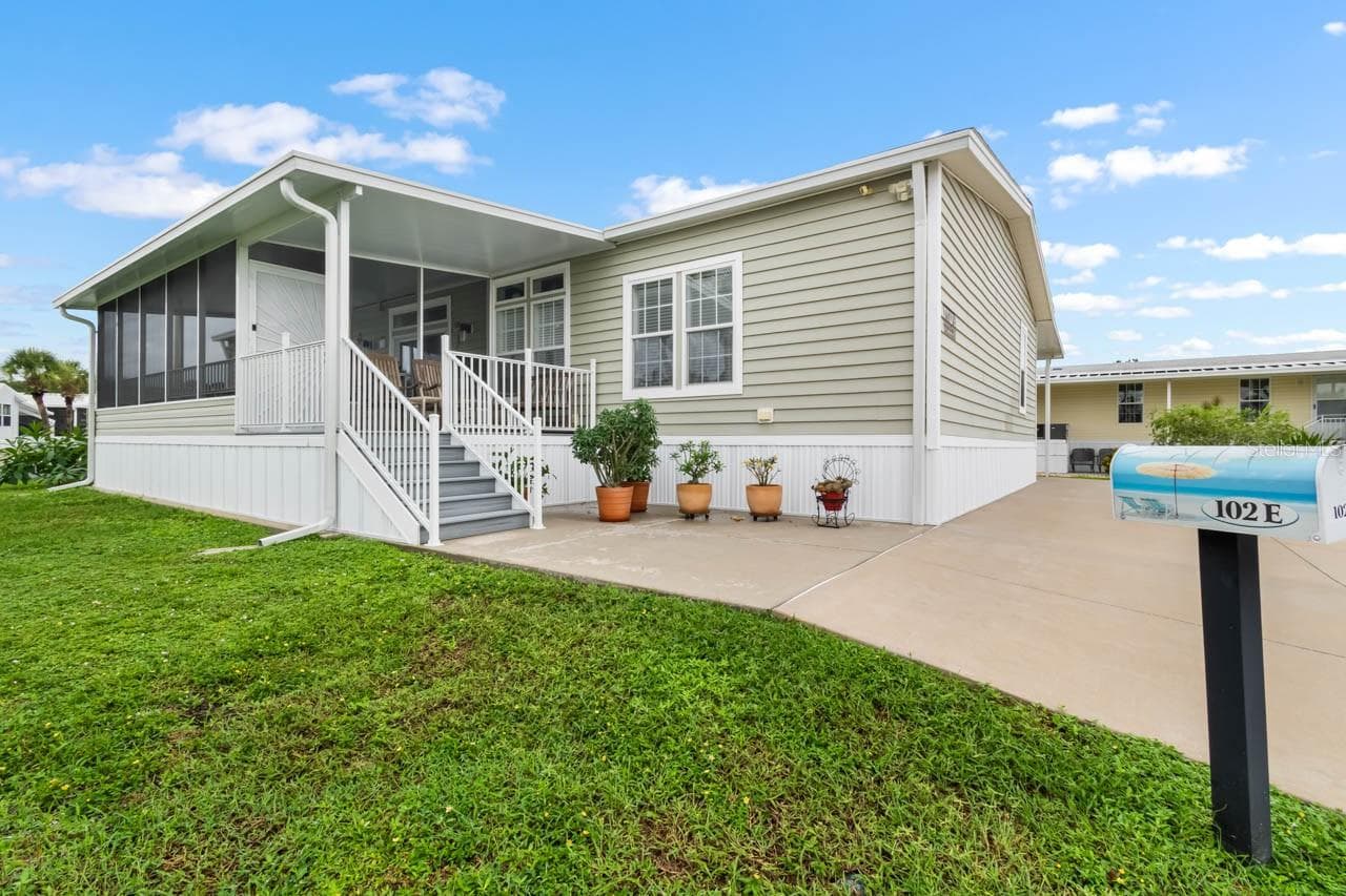 102 SAINT LUCIA LOOP