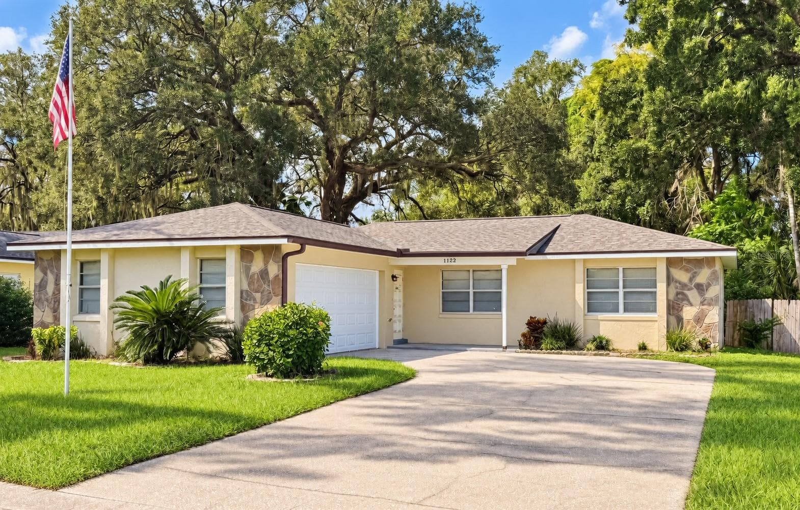 1122 ESTATEWOOD DRIVE