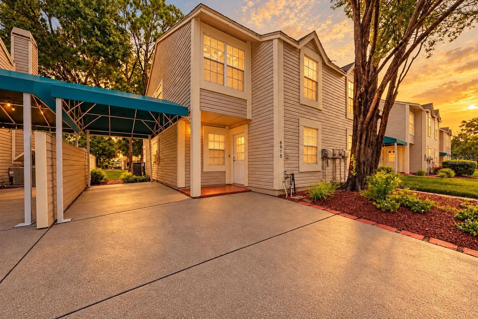 6915 LAKEVIEW COURT