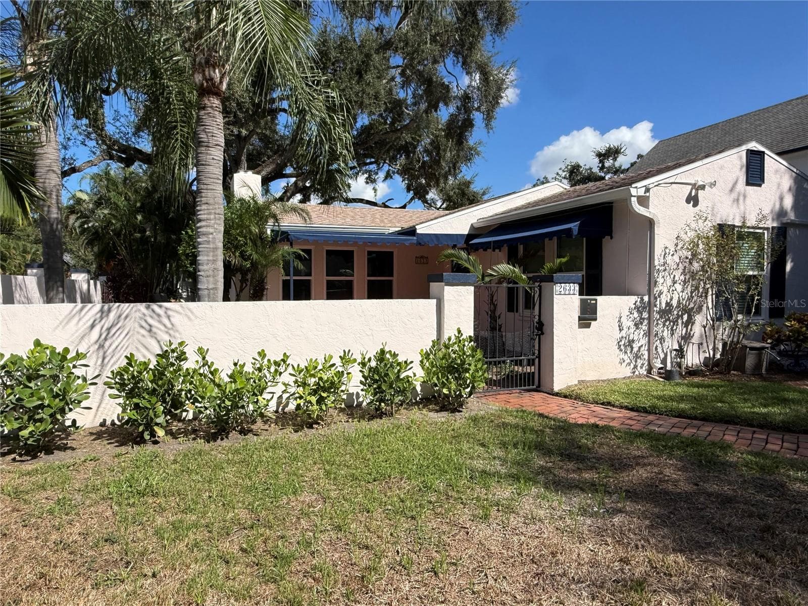 2633 SUNSET DRIVE