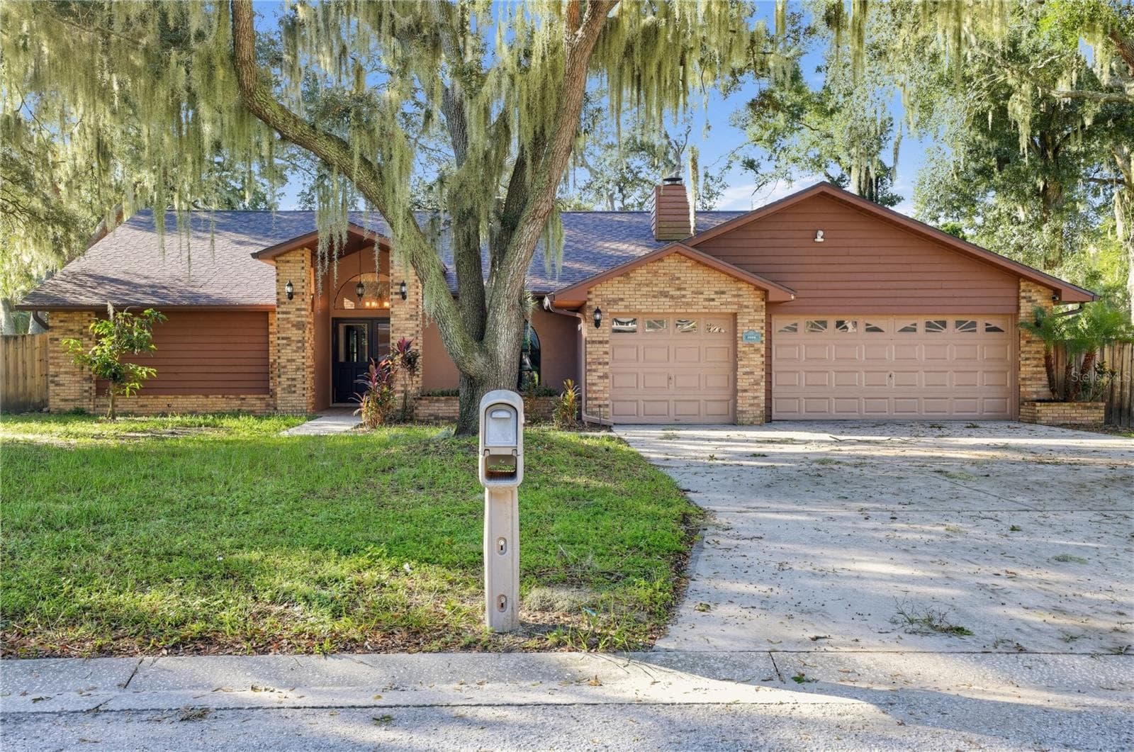 1005 HOLLYBERRY COURT