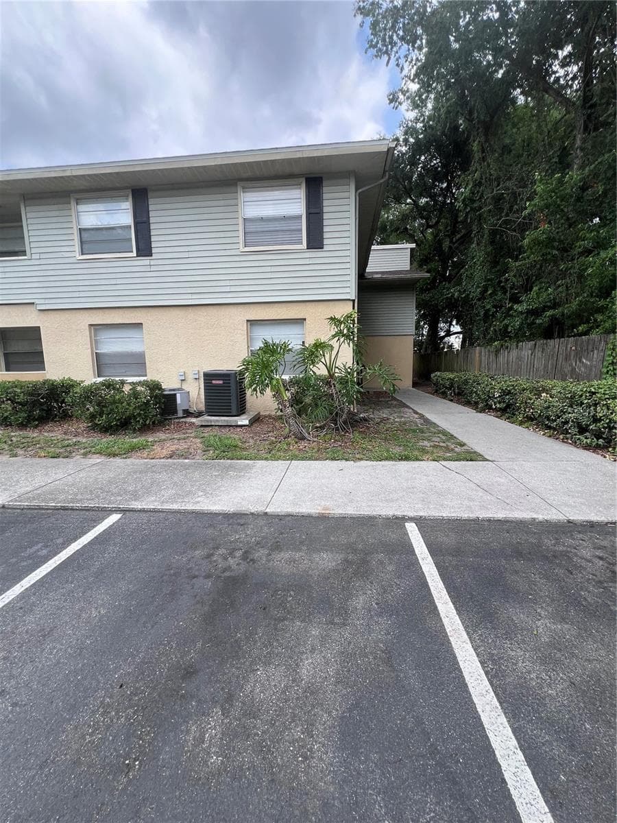 226 THORN TREE PLACE